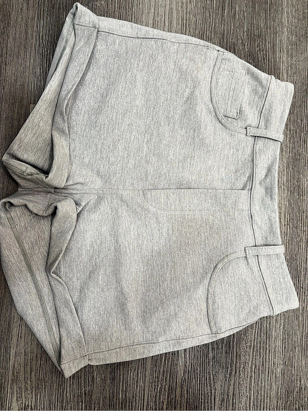 Lululemon Women's Gray Athletic Shorts Size 6 Like New